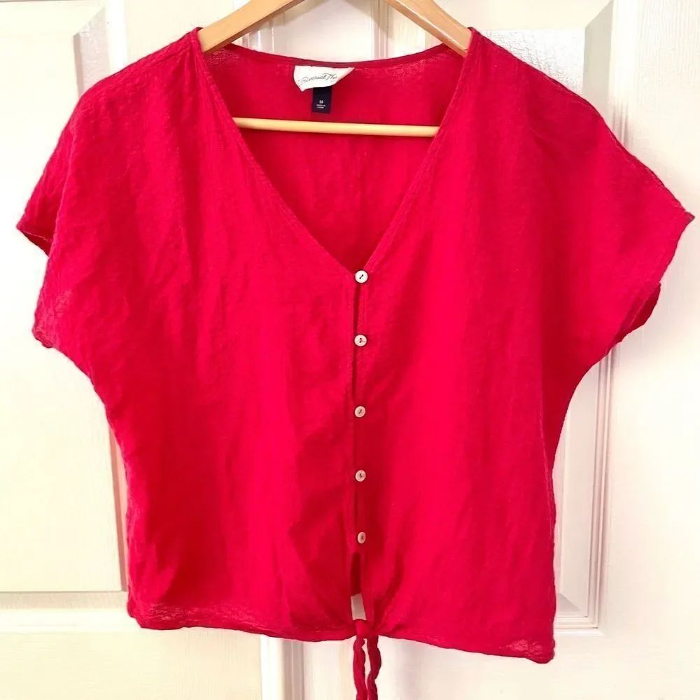 Universal thread tie front button down red top